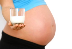Так ли необходим кальций при беременности и с чем его едят?