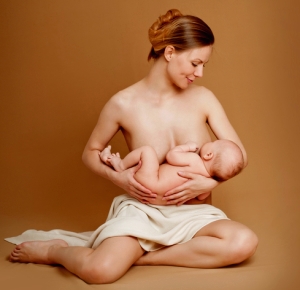 Количество и состав грудного молока связаны с полом ребенка