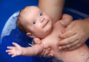 Потница у новорожденных: основные причины и способы лечения