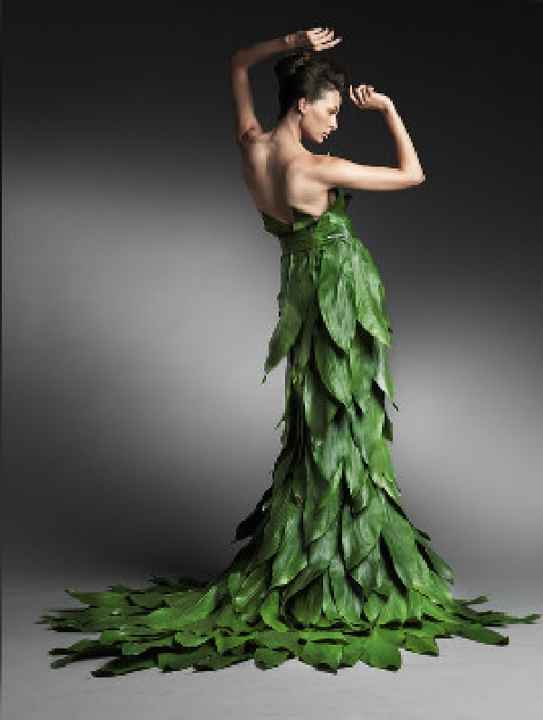 Зелёное свадебное платье из листьев